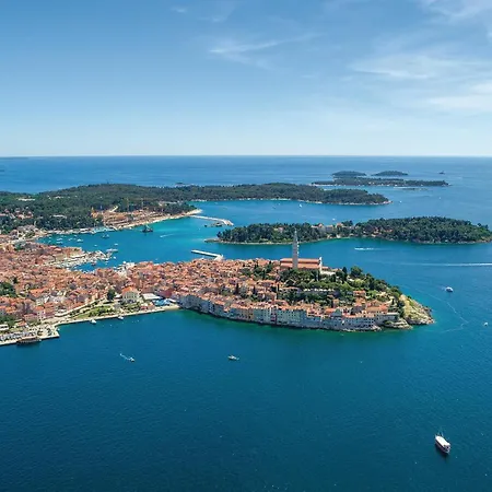 2 Bedroom Lovely In *