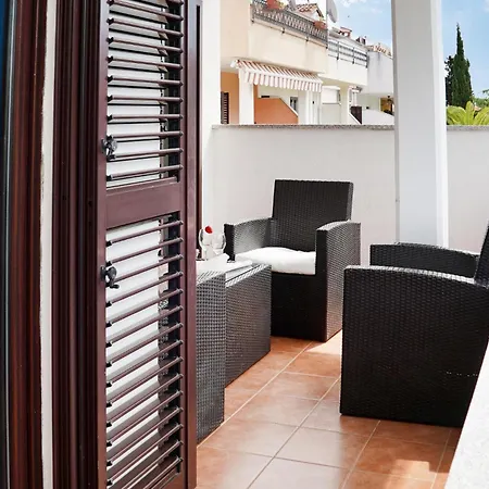 2 Bedroom Cozy In Appartement Rovinj
