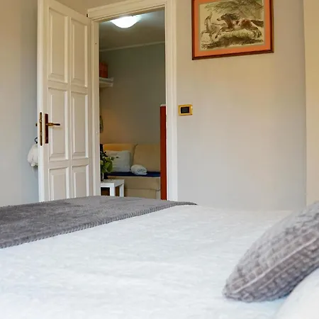 2 Bedroom Cozy In Appartement