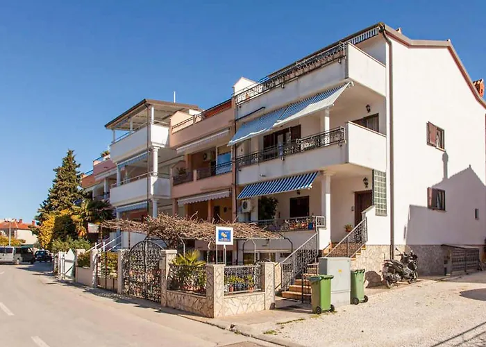 2 Bedroom Cozy In Appartement Rovinj