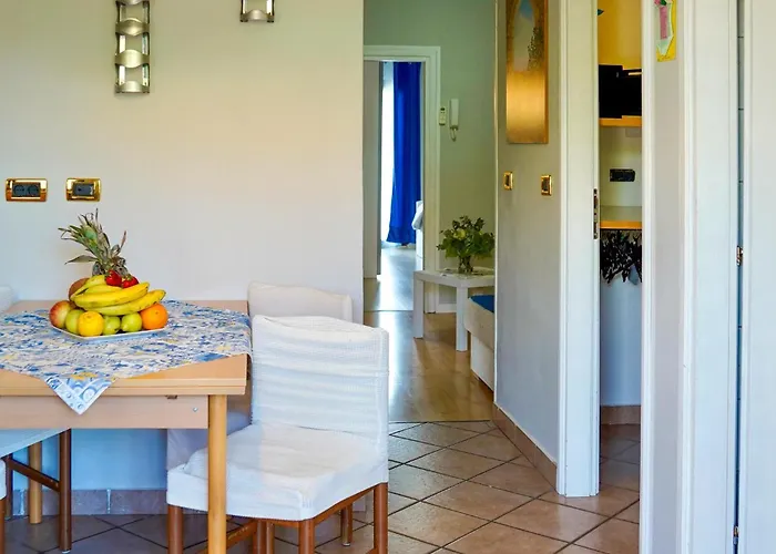 2 Bedroom Cozy In Appartement Rovinj