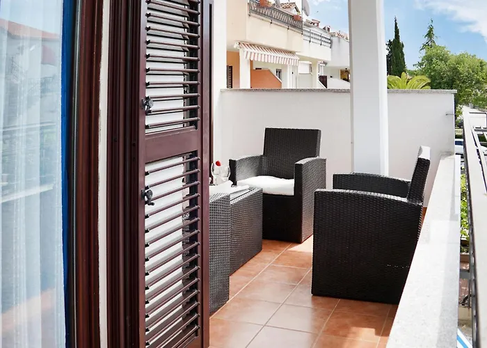 2 Bedroom Cozy In Appartement Rovinj