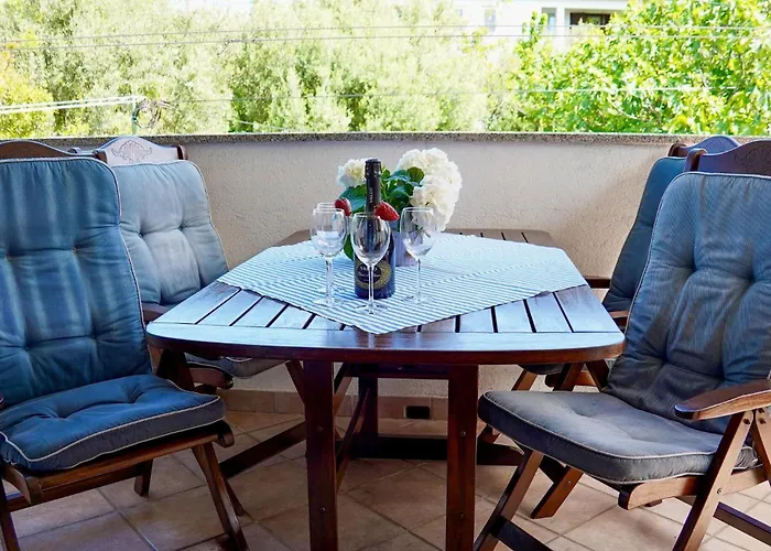 2 Bedroom Cozy In Appartement